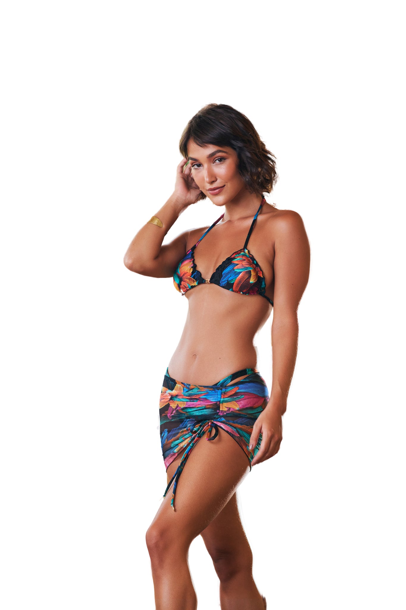 Model Front: Lua Morena Top Top Costuras Brinco Preto