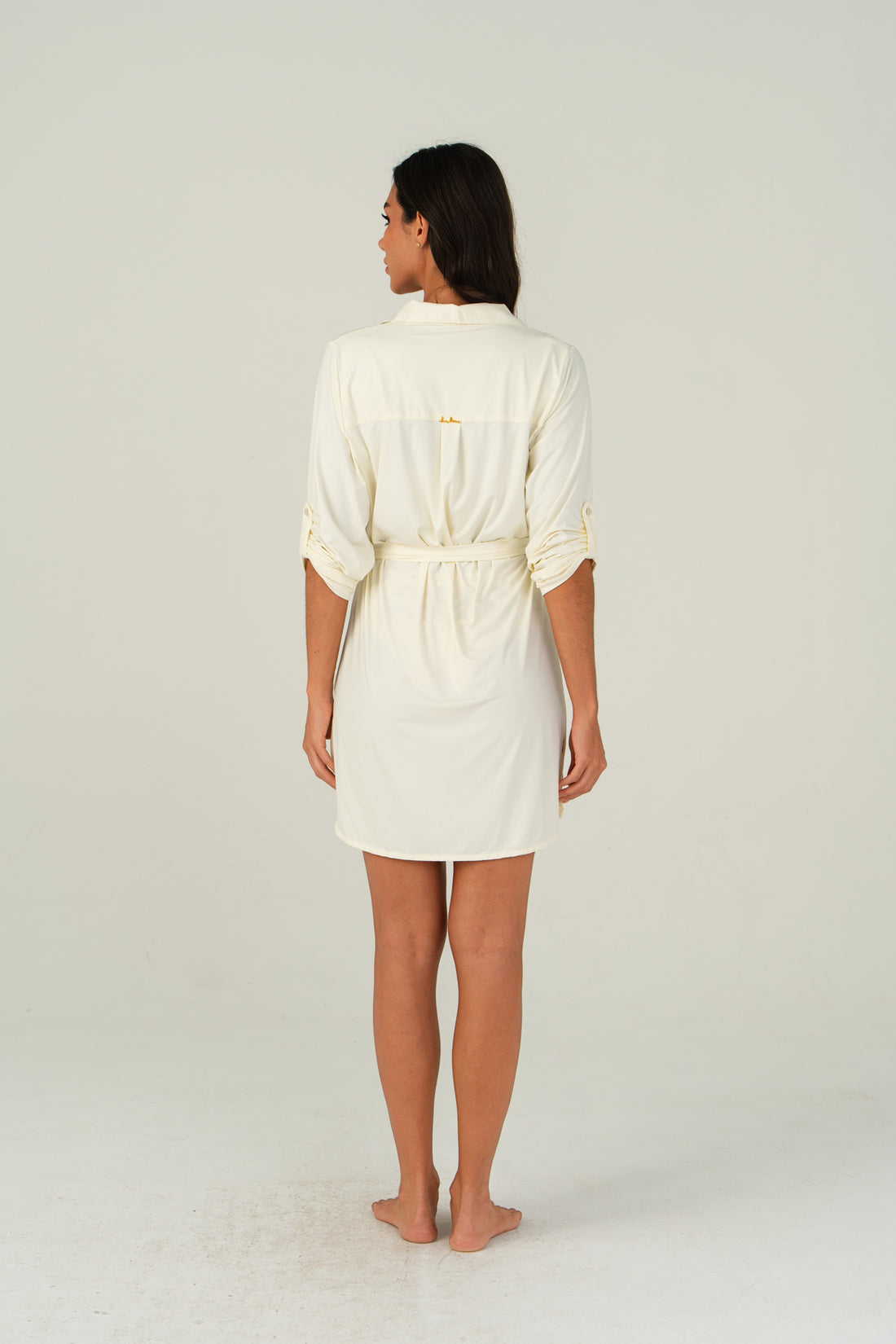 Model Back: Lua Morena Shirtdress Areia Chemise Uv