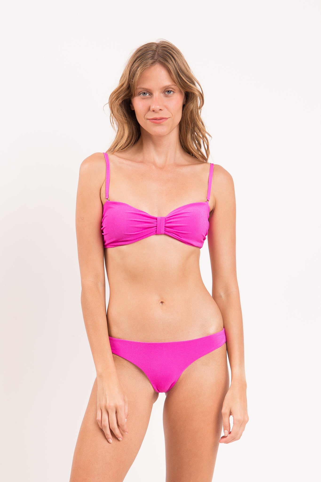 Model Front: Rio De Sol Set Set Malibu-Rosa Bandeau-Duo Essential
