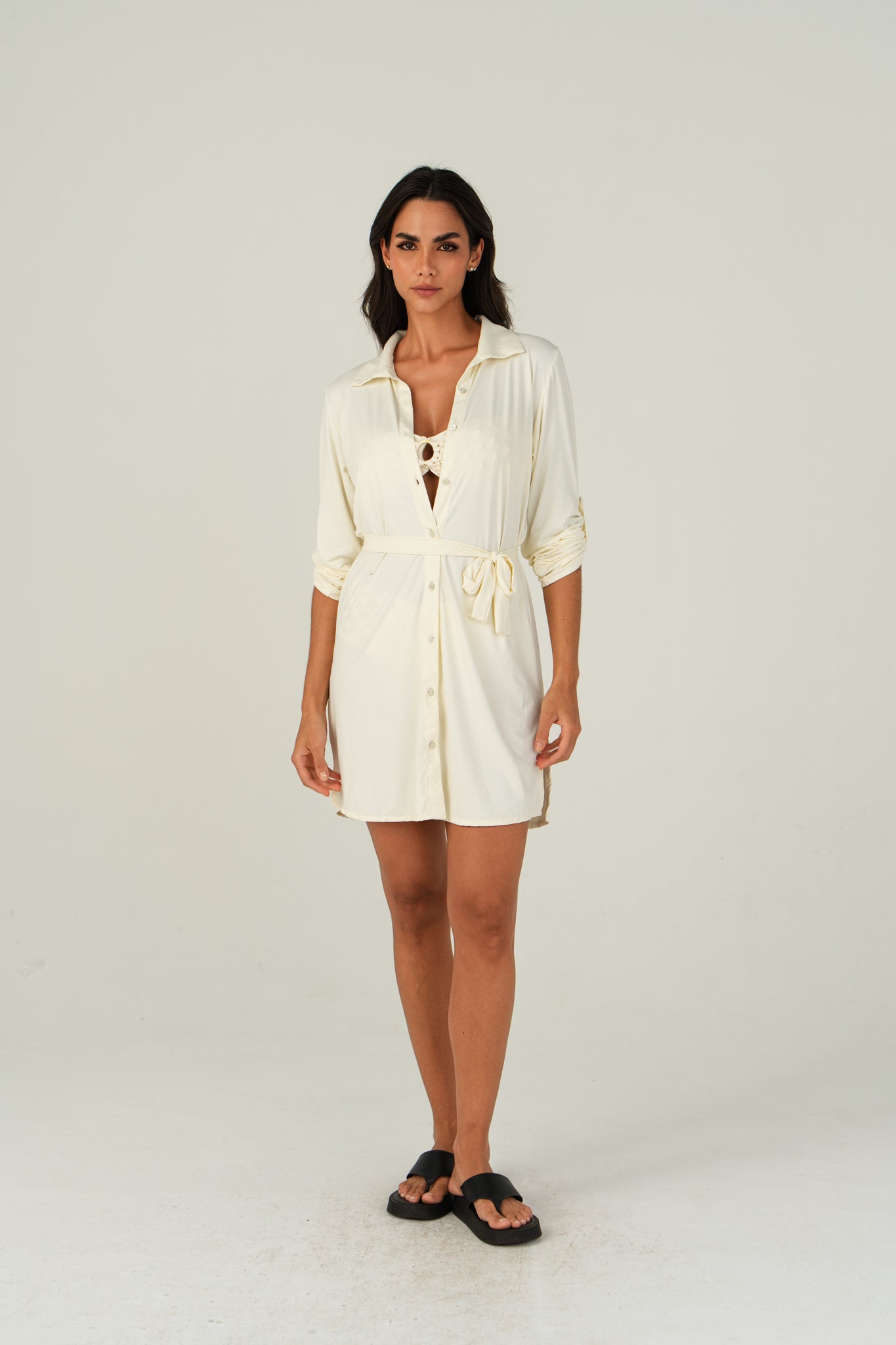 Model Front: Lua Morena Shirtdress Areia Chemise Uv