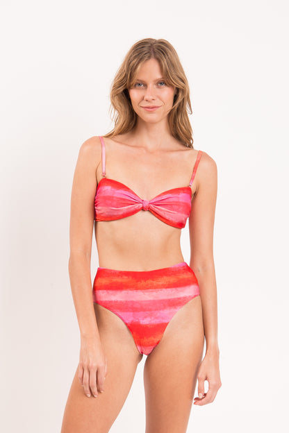 Model Front: Rio De Sol Set Set Cher Bandeau-Joy Hotpants