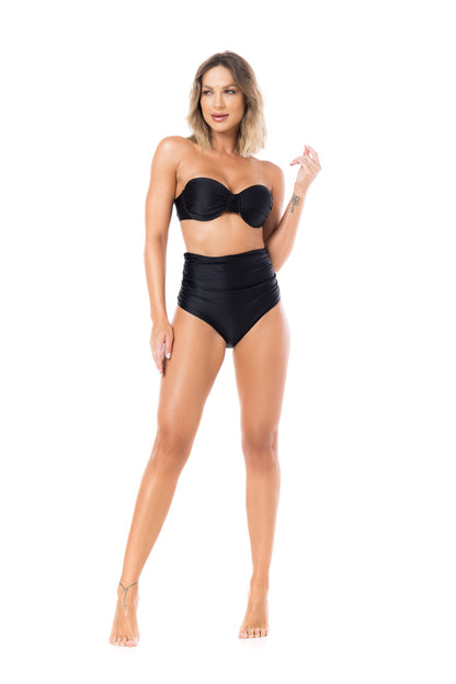 Model Front: La Playa Set Franzido Hot Preto