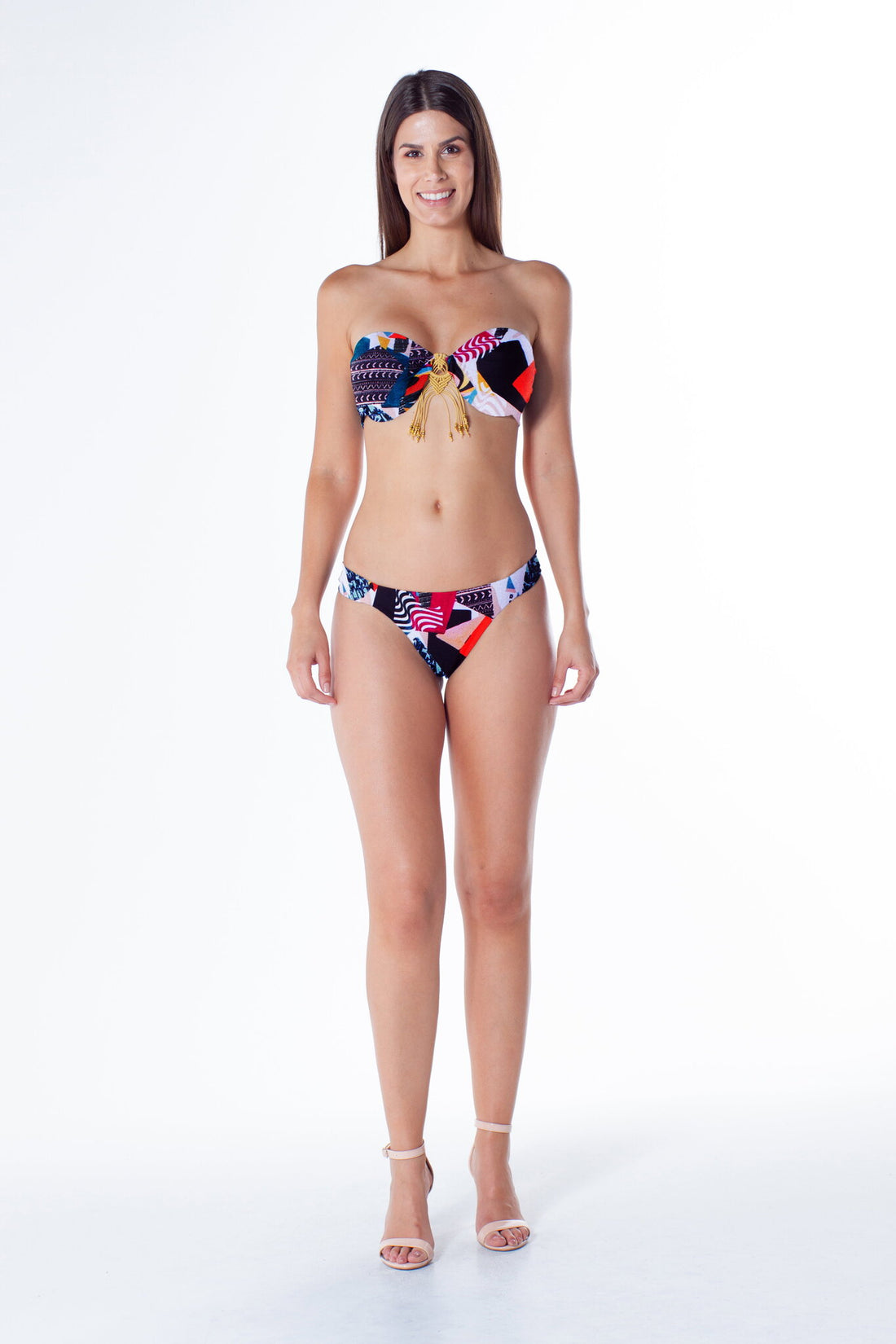 Model Front: Lua Morena Two Piece Swimwear Acessório Macramê Araucaria