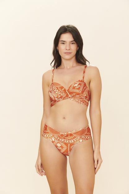 Model Front: Blueman Top Top Brisa-Suave Brigitte-Faixa