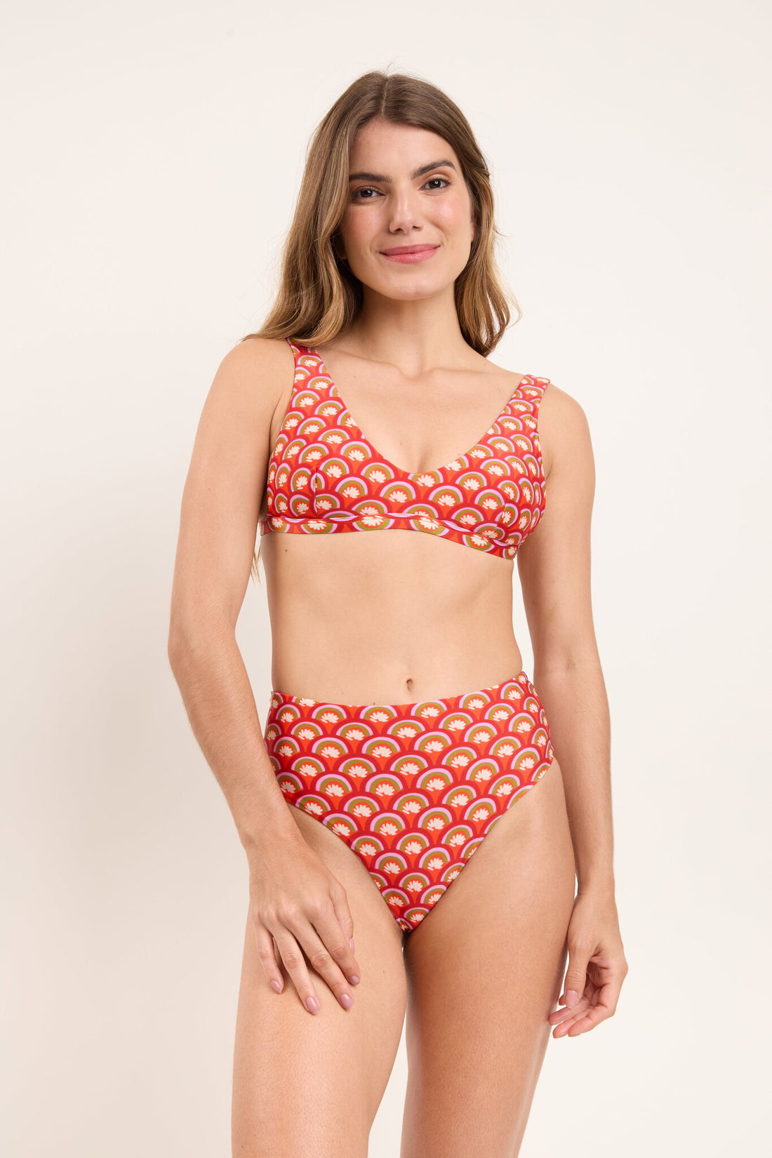 Model Front: Rio De Sol Two Piece Swimwear Set Floral-Scales Hera Hotpants