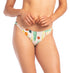 Model Front: La Playa Bottom Bottom Embutida Paleta