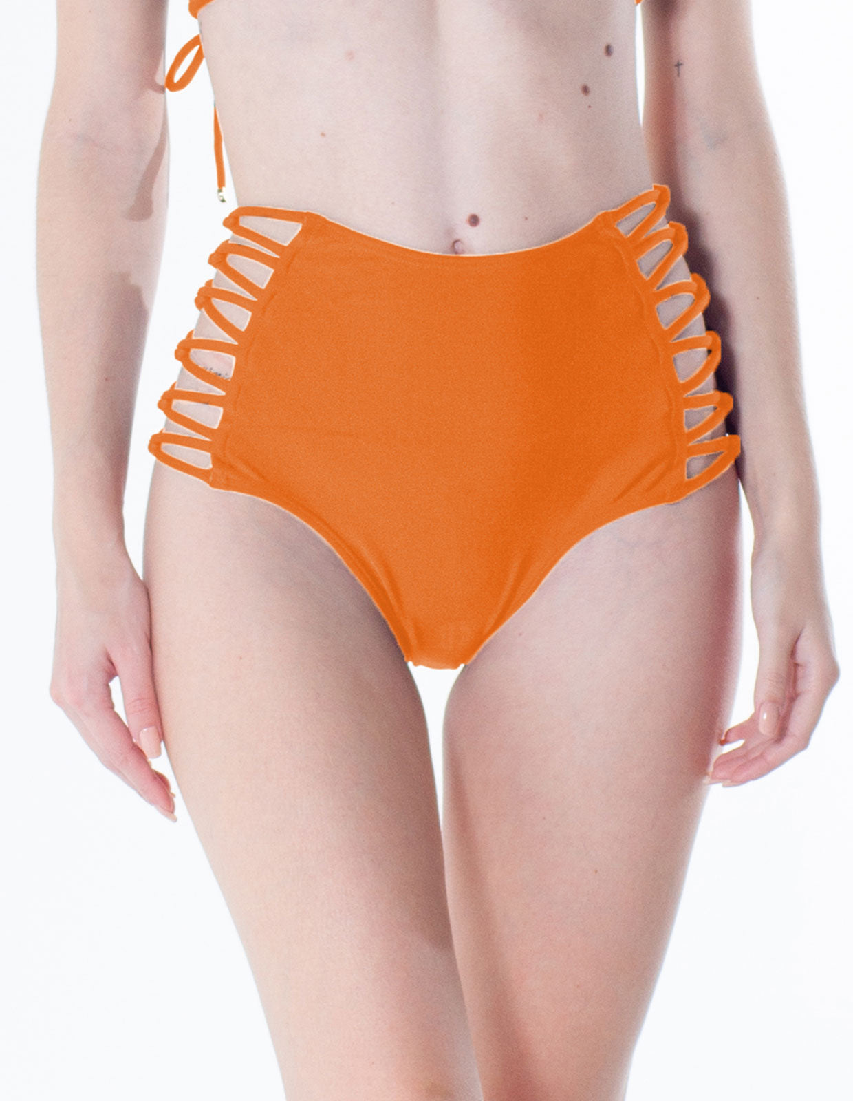 Model Front: La Playa Bottom Bottom Tiras Cruzadas Neon Laranja