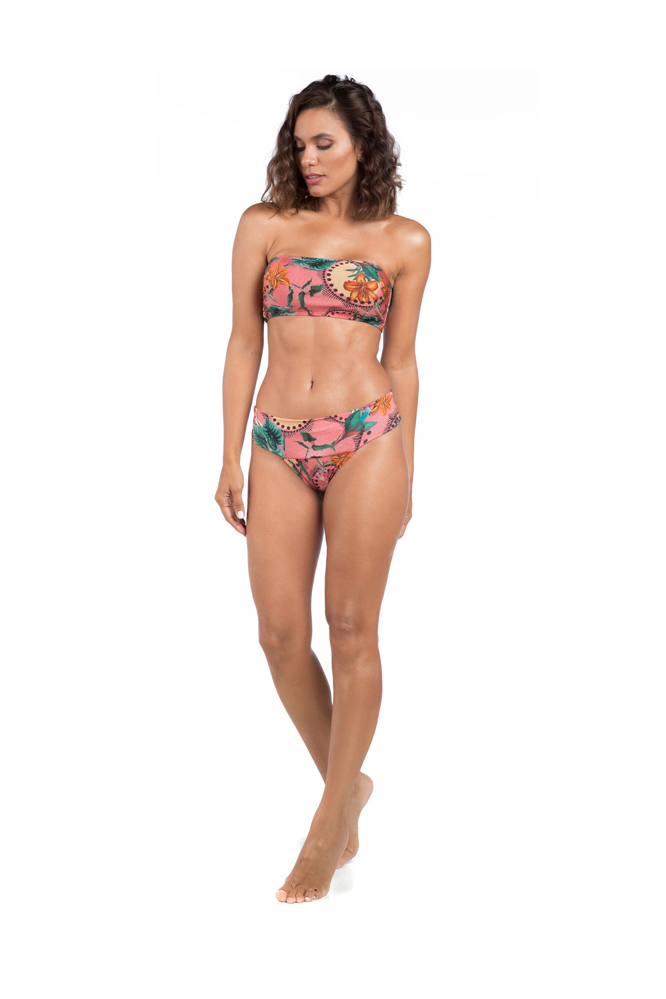 Model Front: La Playa Set Faixa Floral Rosa