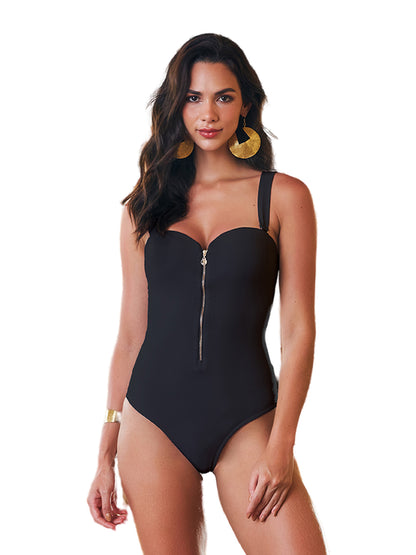 Model Front: Lua Morena One-Piece Bandeau Ziper Preto