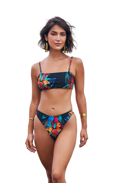 Model Front: Lua Morena Bottom Bottom Bandeau Brinco Preto
