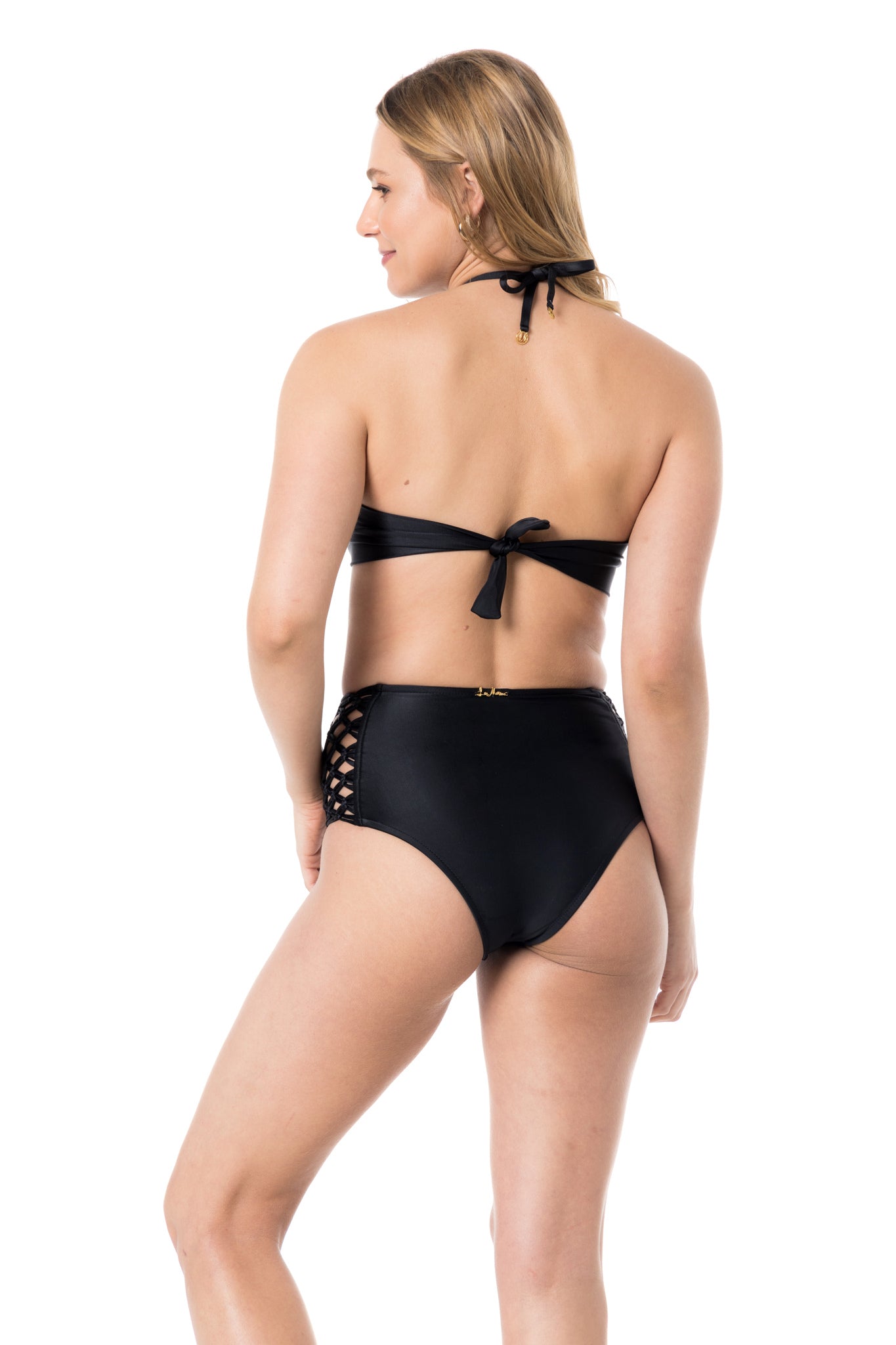 Model Back: Lua Morena Bottom Bottom Pants Macrame Liso Preto