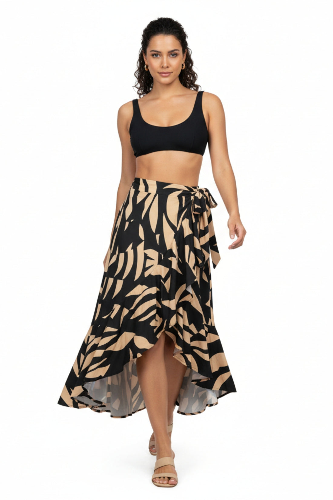 Model Front: Lua Morena Beach Skirt Brisa-Da-Noite Pareo Babado