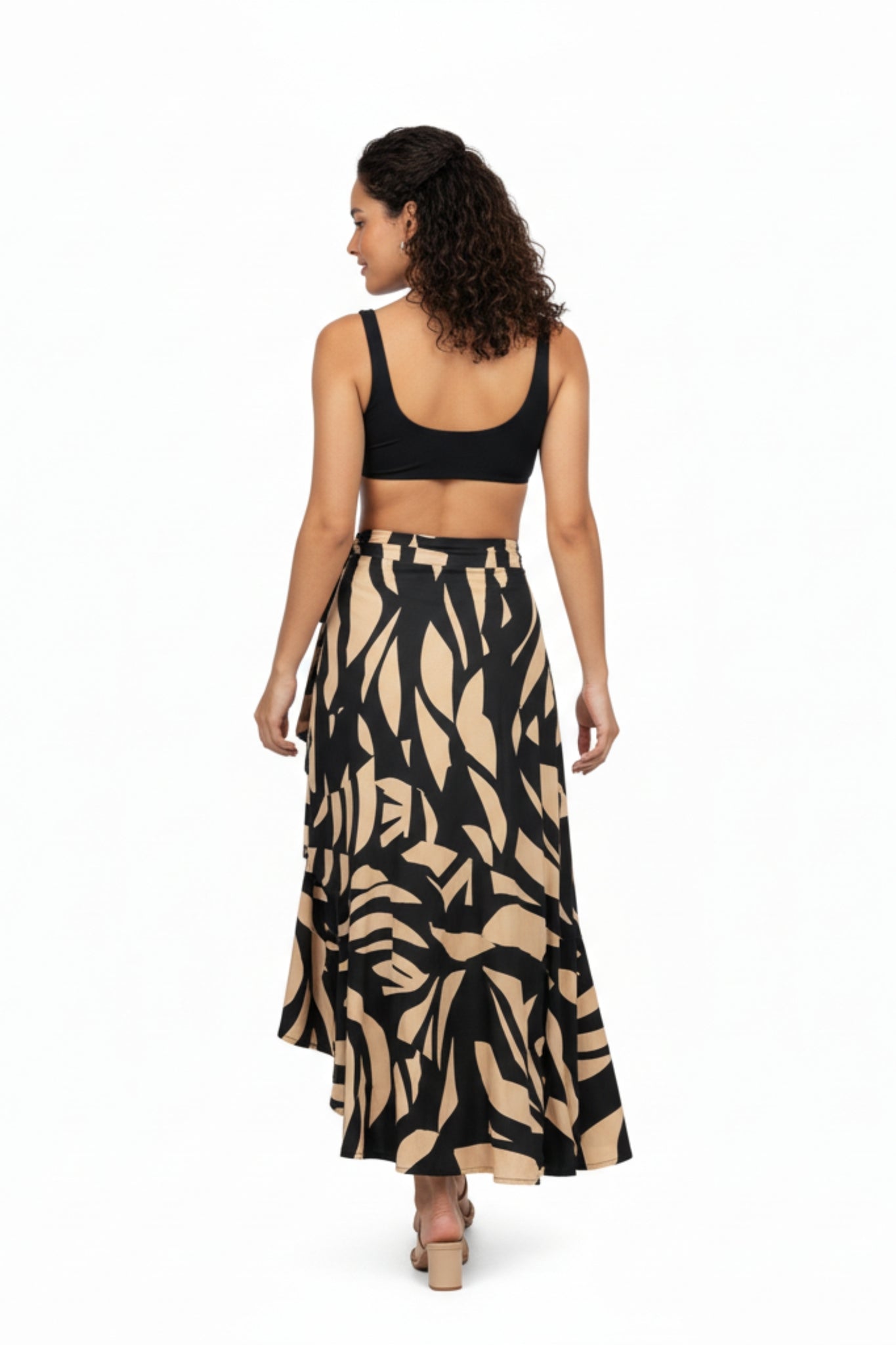 Model Back: Lua Morena Beach Skirt Brisa-Da-Noite Pareo Babado