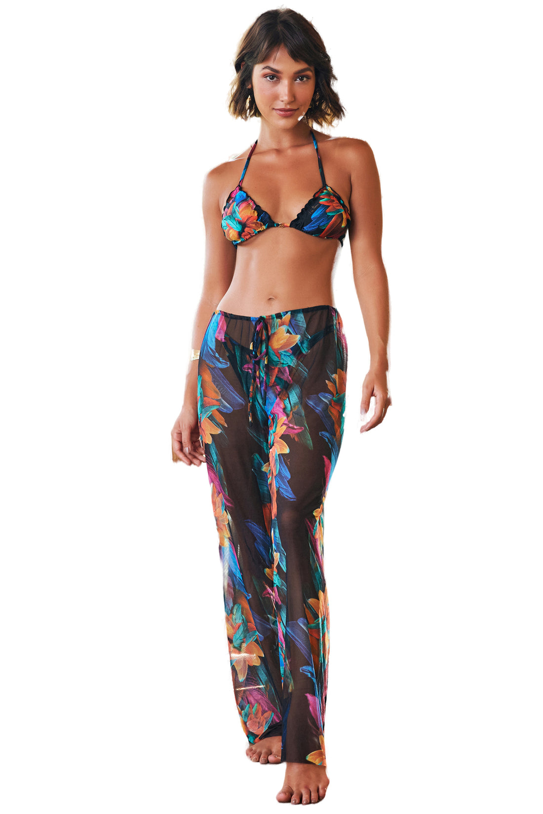 Model Front: Lua Morena Beach Dresses Calca Tule Brinco Preto