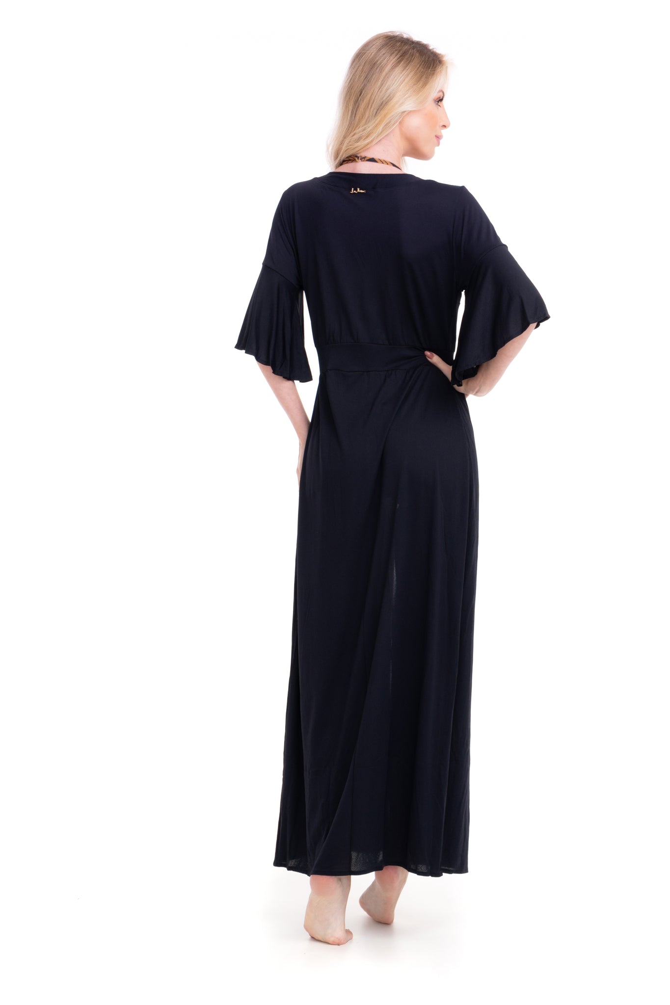 Model Back: Lua Morena Beach Dresses Kimono Longo Crepe Liso Preto