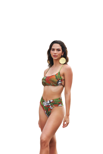 Model Front: Lua Morena Top Top Mediddas Harpia Cobre