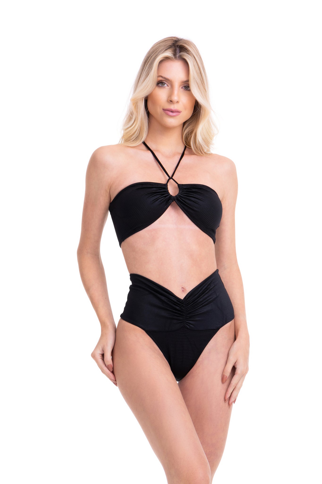 Model Front: Lua Morena Top Top Modelador Liso Preto