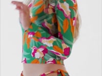 Video: Rio De Sol Top Top Green-Bloom Rash-Guard