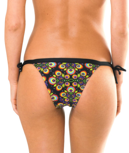 Model Back: Rio De Sol Bottom Calcinha Newfolk Cropped Lacinho