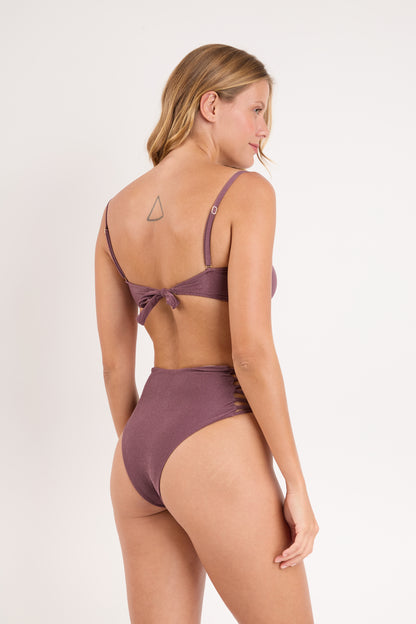 Model Back: Rio De Sol Set Set Malibu-Ebano Bandeau-Iris Highwaist-Spin-Iris