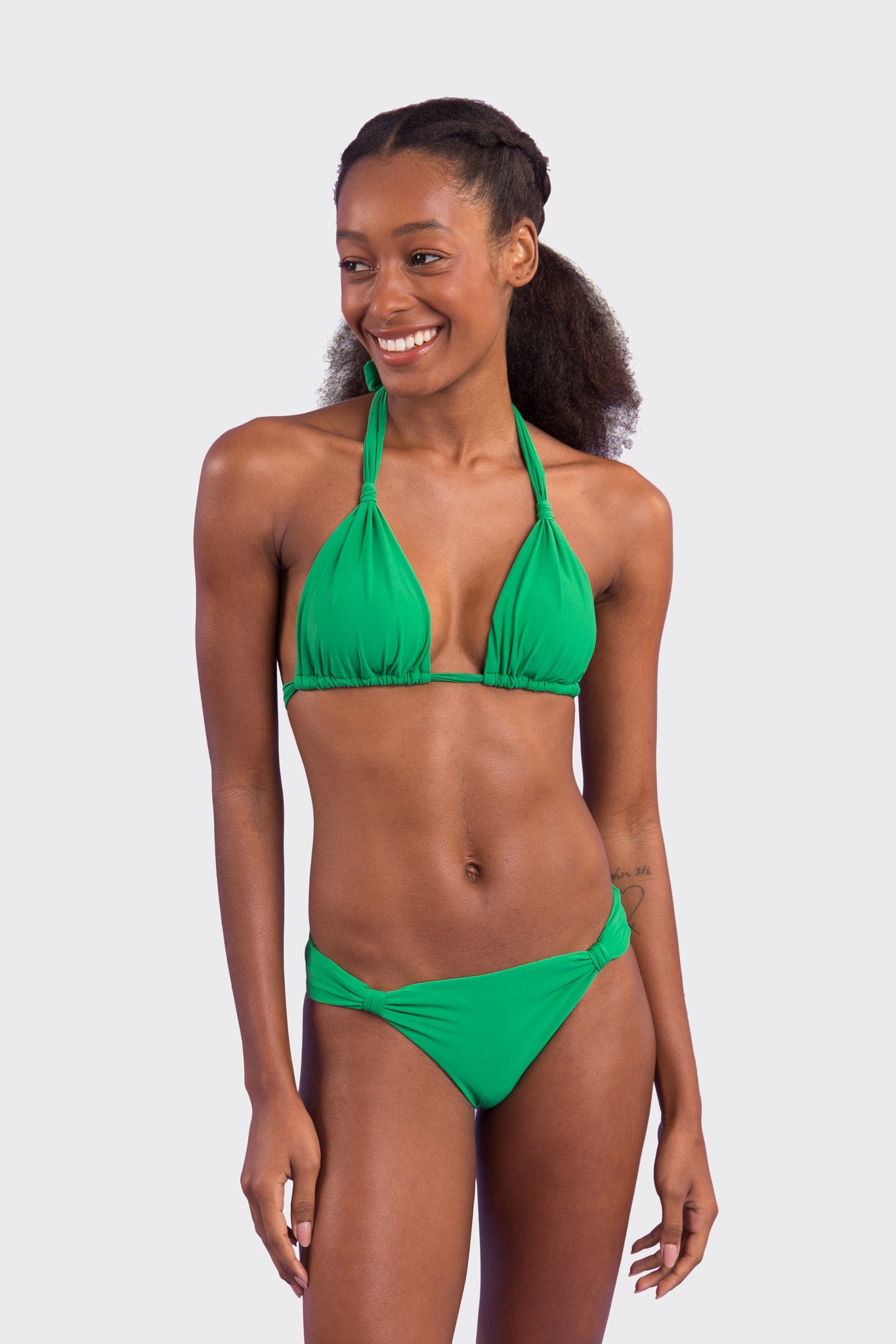 Model Front: Rio De Sol Set Set Tambourine Mel