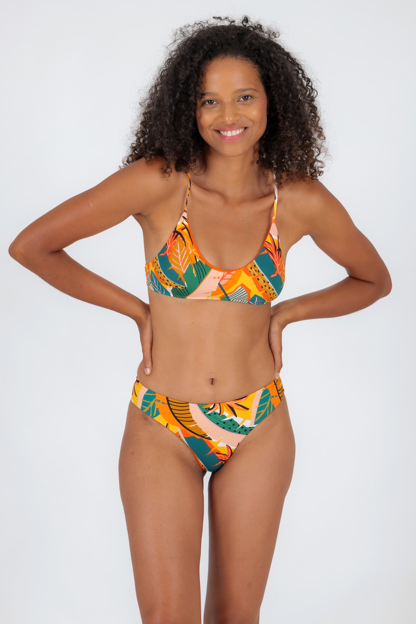 Model Front: Rio De Sol Top Top El-Arco Bralette