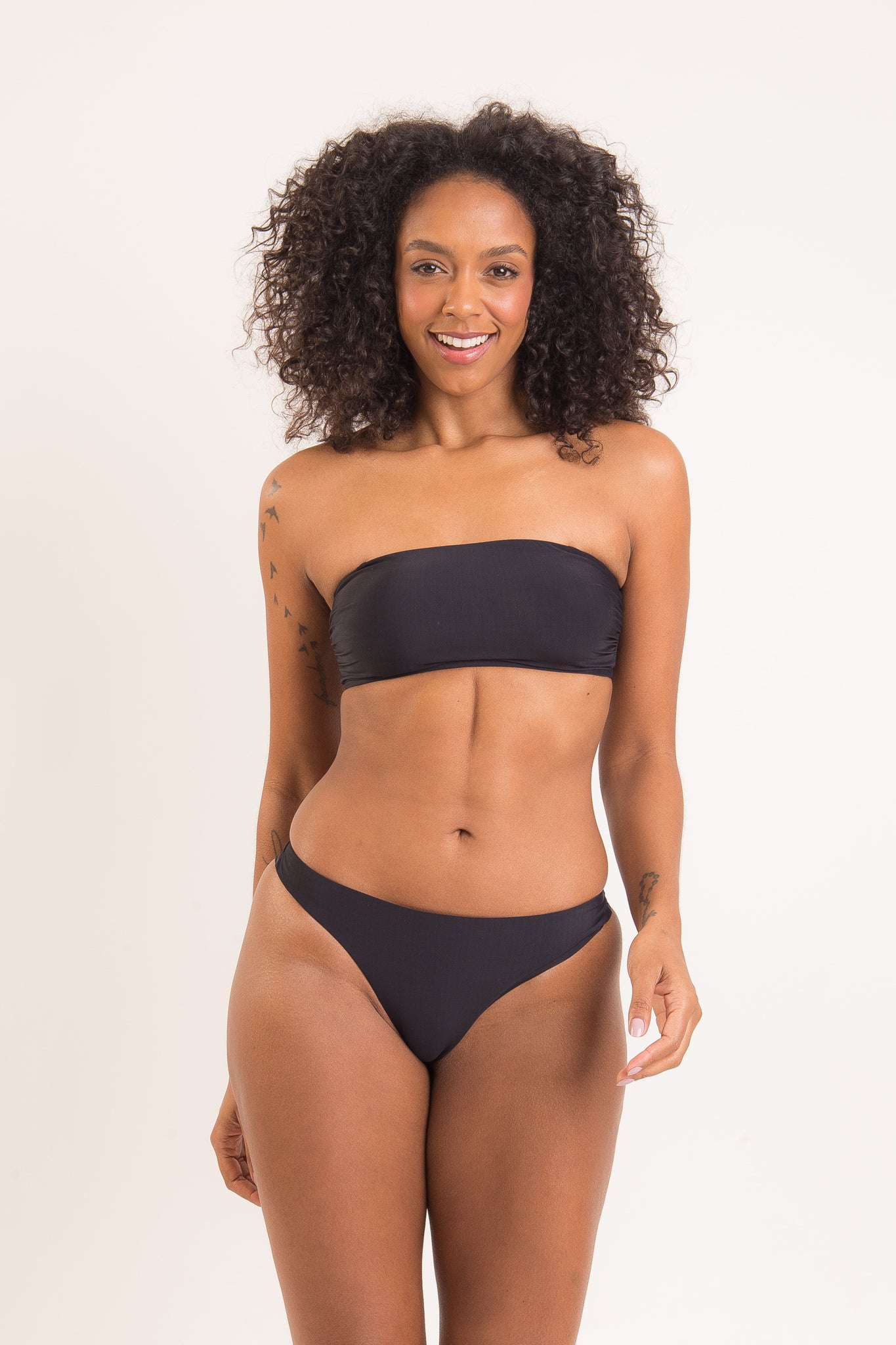 Model Front: Rio De Sol Top Top Nero Bandeau-Reto